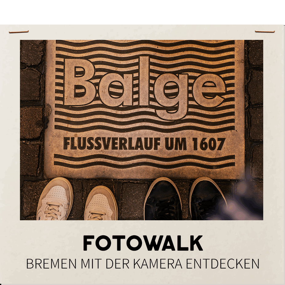Poster for Fotowalk: 'FOTOWALK – Bremen mit der Kamera entdecken' with a viewing from above of a doormat and three pairs of shoes seen at the bottom edge.